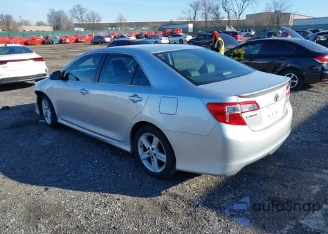 2012 Toyota Camry Se z USA, uszkodzony, nr VIN 4T1BF1FK0CU047124